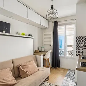 Small Comfortable Near Eiffel Tower Appartement Paris